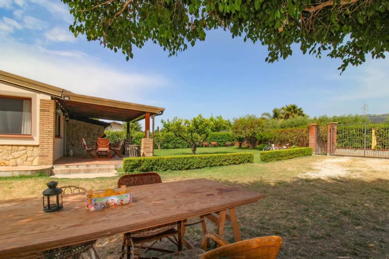 Holiday home La Casa Di Lina - Capo D'Orlando, Casa Con Ampio Giardino Villa